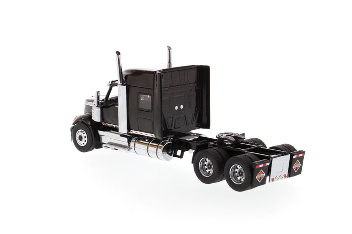 1:50 International LoneStar Sleeper Cab Black, Transport Series, 71023