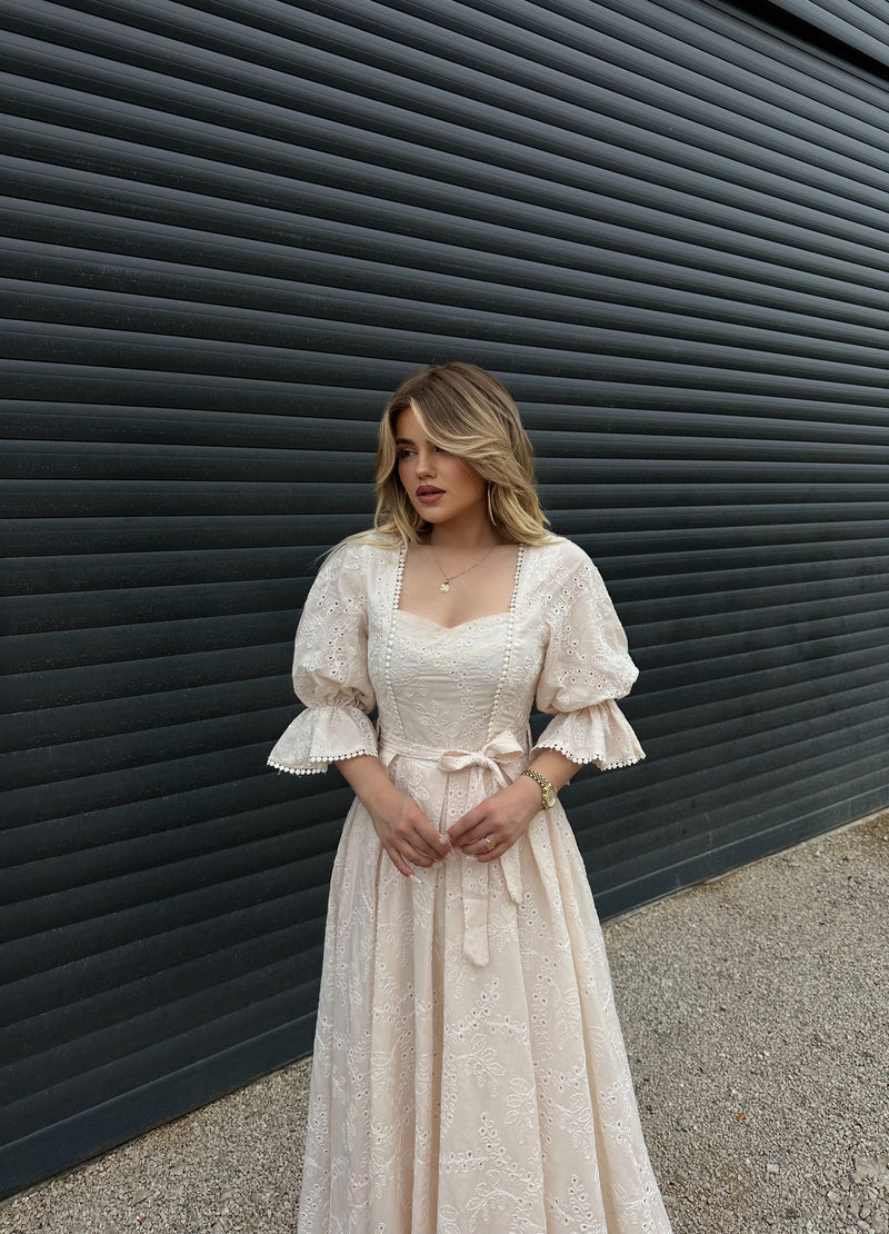 FUSTAN I GJATE ME MENGE TE FRYRA