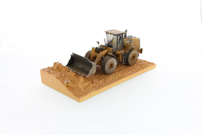 1:50 Cat® 966M Weathered Wheel Loader, Weathered Series, 85703