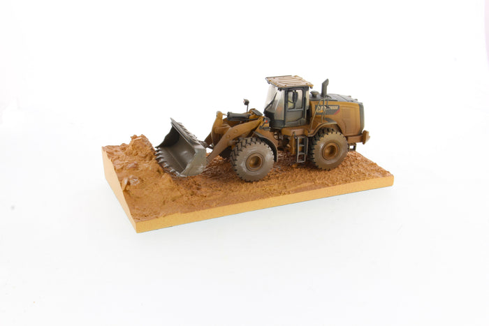 1:50 Cat® 966M Weathered Wheel Loader, Weathered Series, 85703