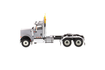 1:50 International HX520 Tandem Tractor - LIGHT GREY, 71005