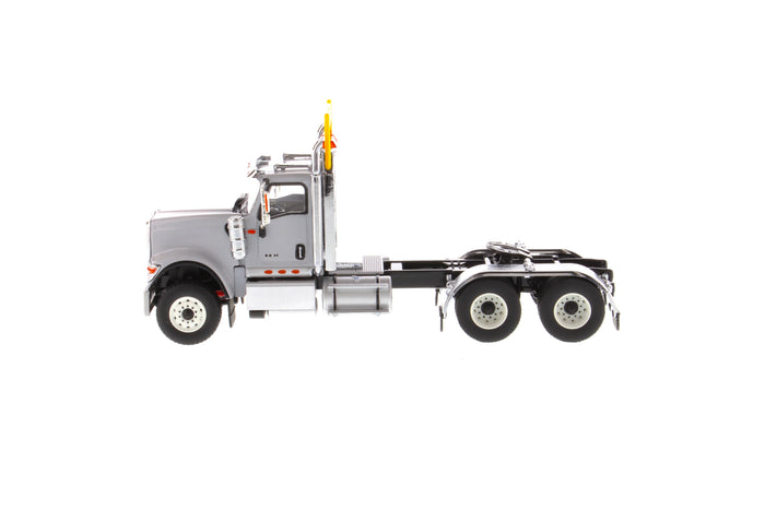 1:50 International HX520 Tandem Tractor - LIGHT GREY, 71005