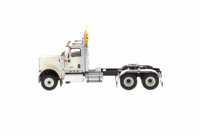 1:50 International HX520 Tandem Tractor - WHITE, 71001