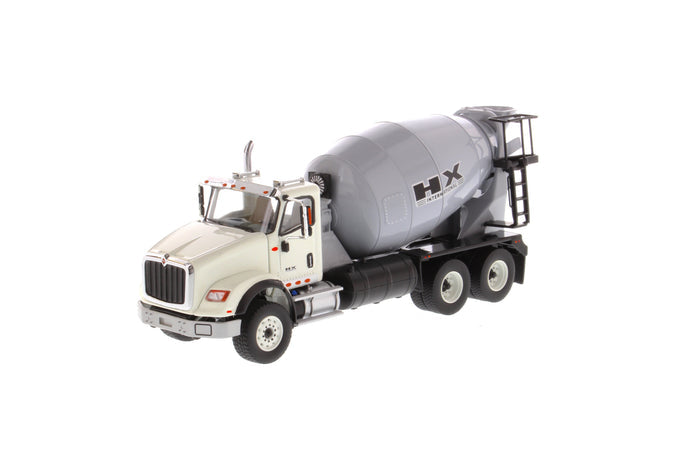 1:50 International HX615 Concrete Mixer - Cab: White / Mixer drum: Light Grey, 71014