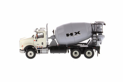 1:50 International HX615 Concrete Mixer - Cab: White / Mixer drum: Light Grey, 71014