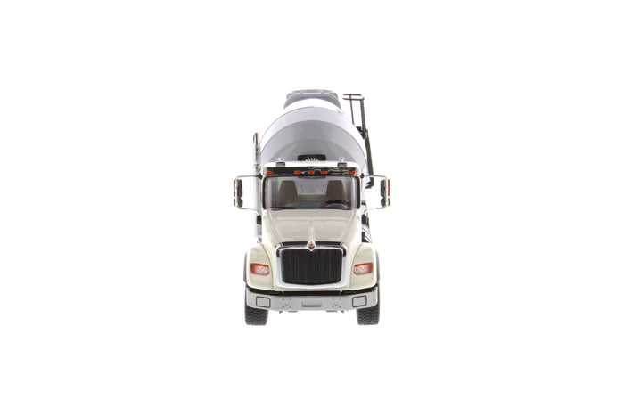 1:50 International HX615 Concrete Mixer - Cab: White / Mixer drum: Light Grey, 71014