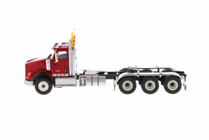 1:50 International HX620 Tridem Tractor- Red, 71008
