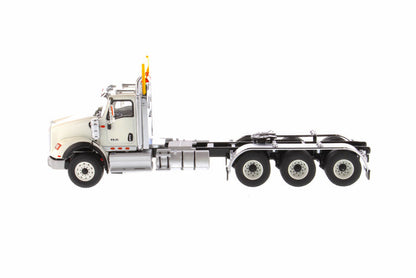 1:50 International HX620 Tridem Tractor- White, 71007