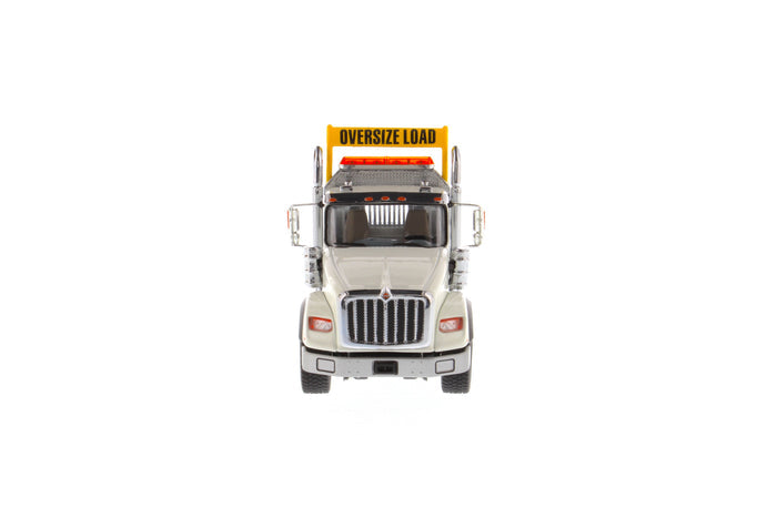1:50 International HX620 Tridem Tractor- White, 71007