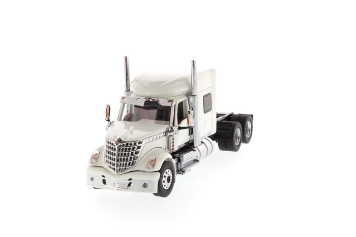 1:50 International LoneStar Sleeper Cab, White, Transport Series, 71024
