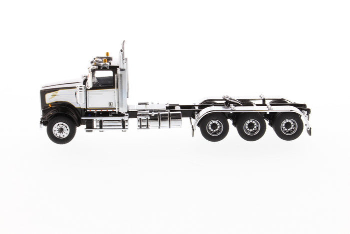 1:50 Western Star 4900 SF Day Cab Tridem Tractor, Transport Series, 71066