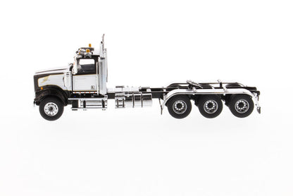 1:50 Western Star 4900 SF Day Cab Tridem Tractor, Transport Series, 71066