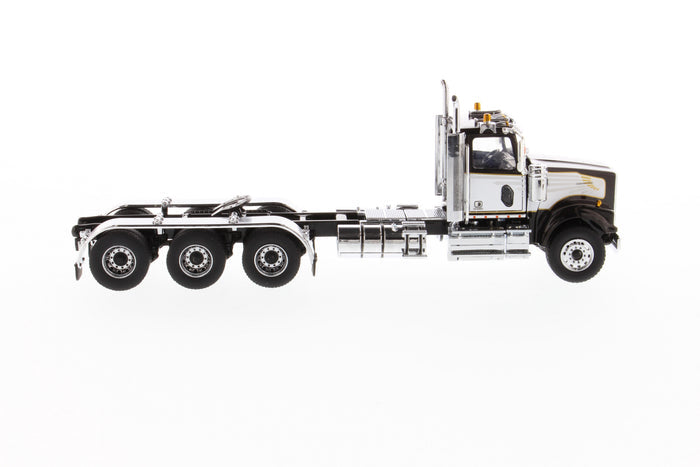 1:50 Western Star 4900 SF Day Cab Tridem Tractor, Transport Series, 71066
