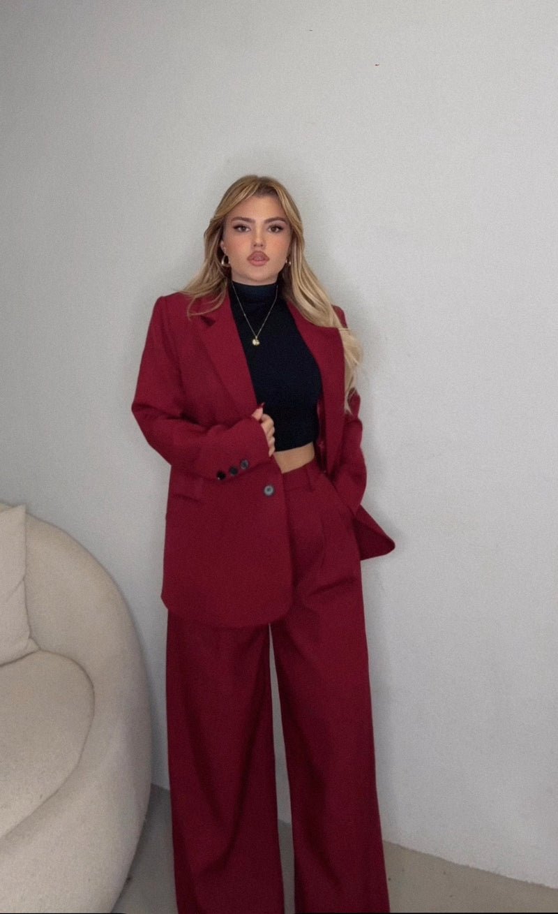 KOSTUM BURGUNDY