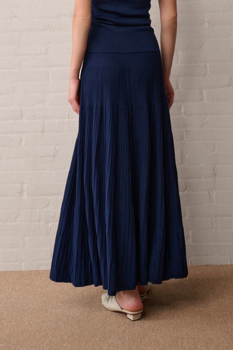 A-line maxi knit skirt