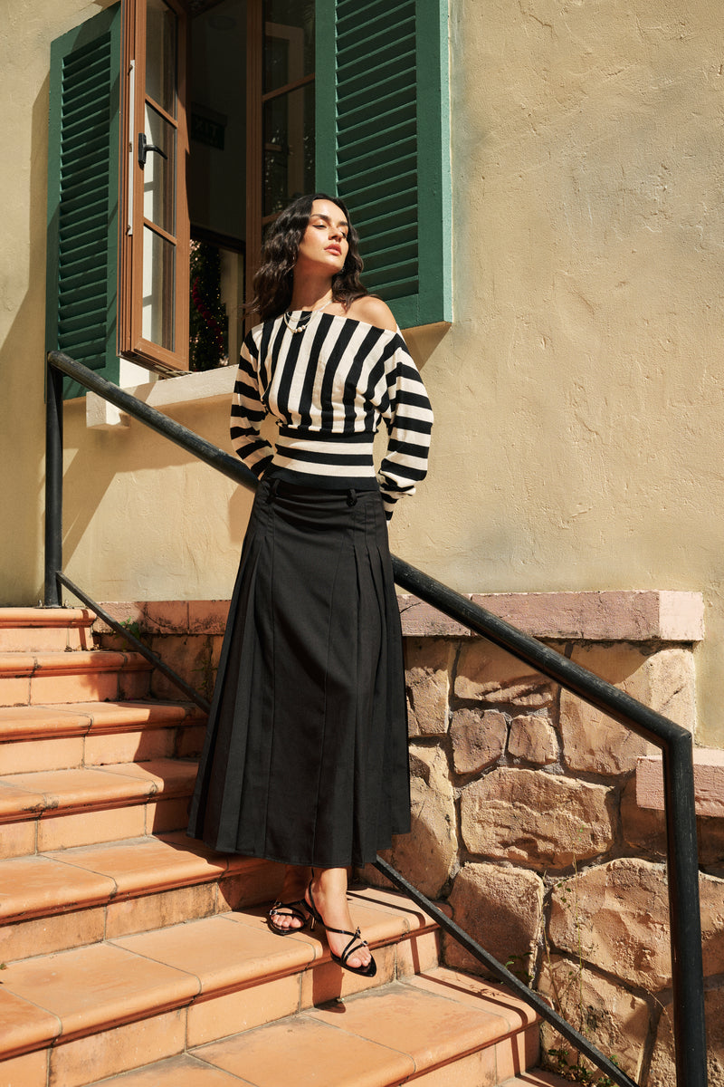 A line pleated skirt