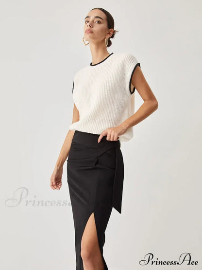 Contrast Trim Graceful Chunky Knit Vest Sweaters-L