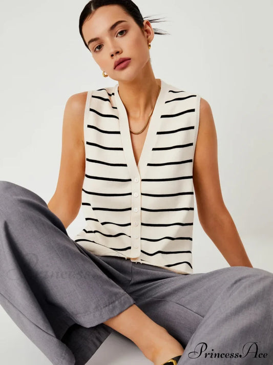 Effortless Charming Stripe Vest Off-White / Xs Sweaters-L