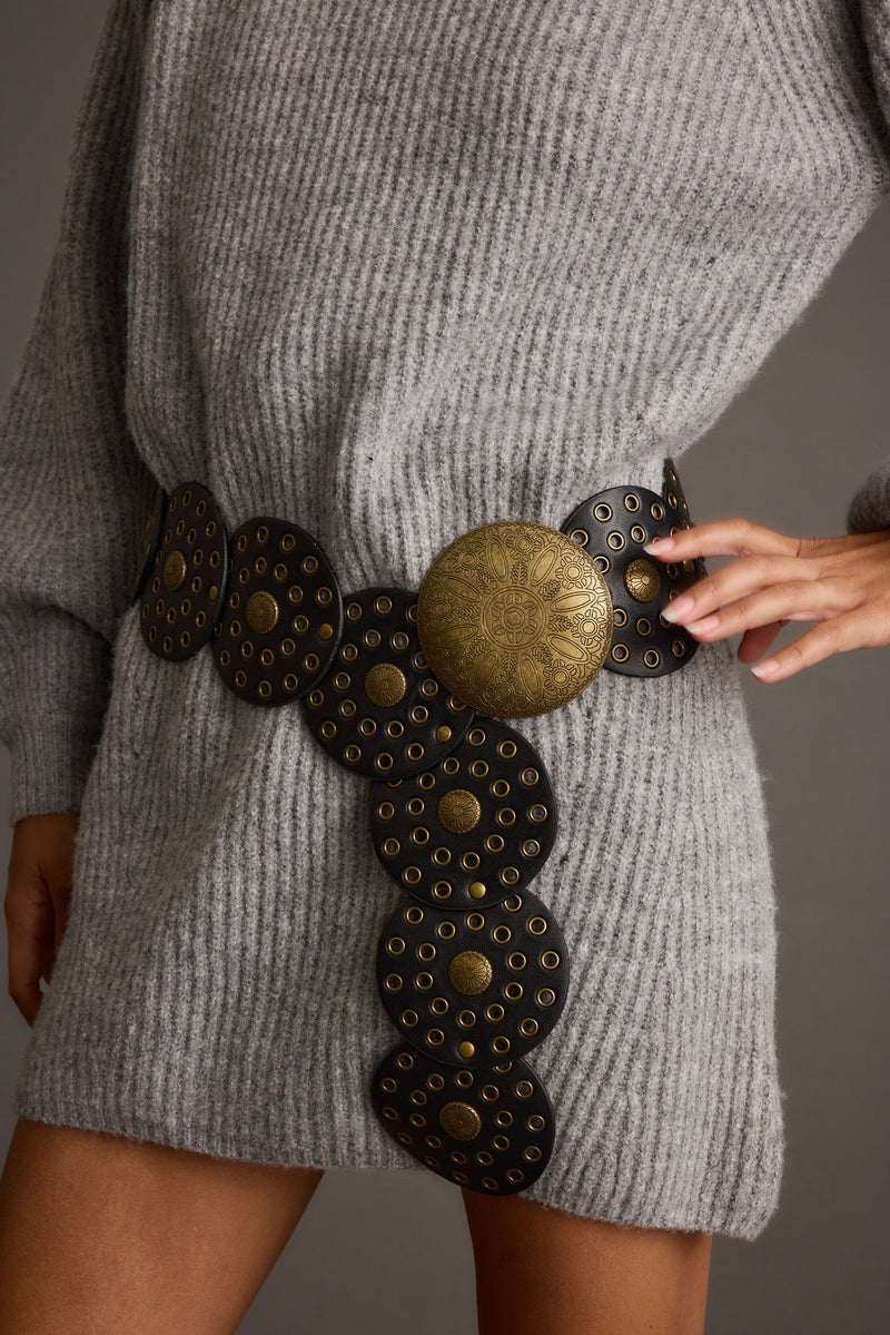 Eileen Brown Low Rise Belt styled in a complete look from an alternate angle.