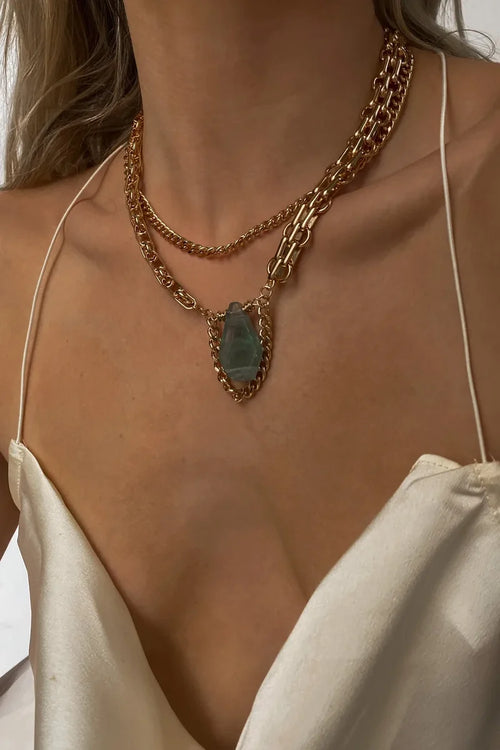 Necklace with refined detailing and an elegant finish.