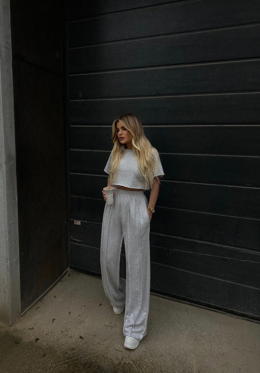 KOSTUM OVERSIZE