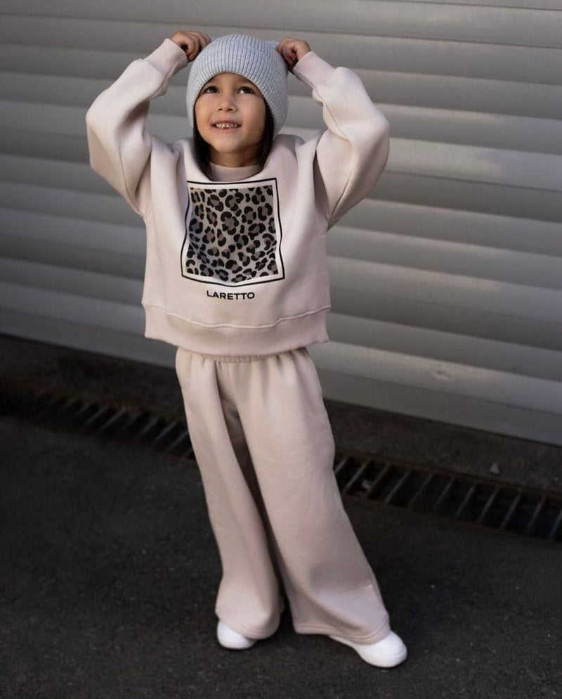 KOSTUM OVERSIZE