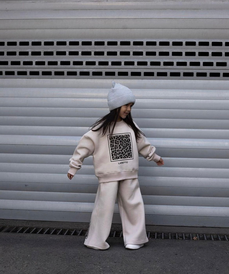 KOSTUM OVERSIZE