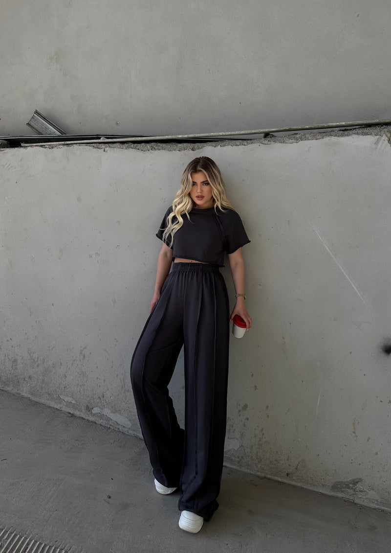 KOSTUM OVERSIZE