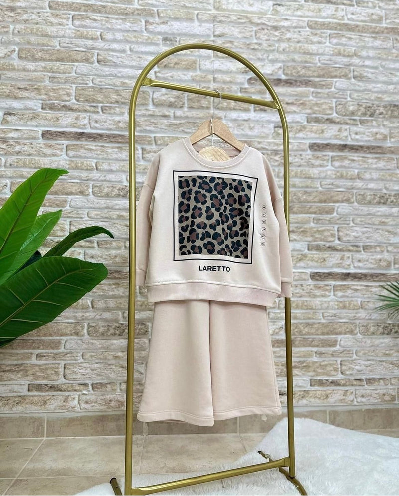 KOSTUM OVERSIZE