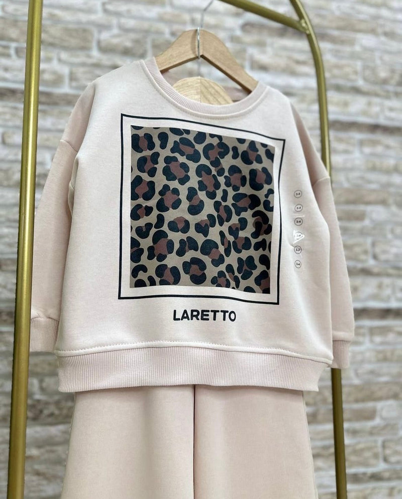 KOSTUM OVERSIZE