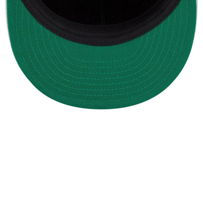 Pictured is this NHL Felt Logo LA Kings Retro Crown 59FIFTY Fitted cap in black. 2