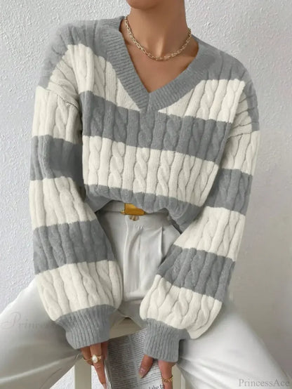Loose Knit V-neck Vintage Pullover Sweater Grey / S