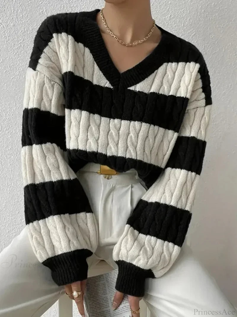 Loose Knit V-neck Vintage Pullover Sweater Black / S