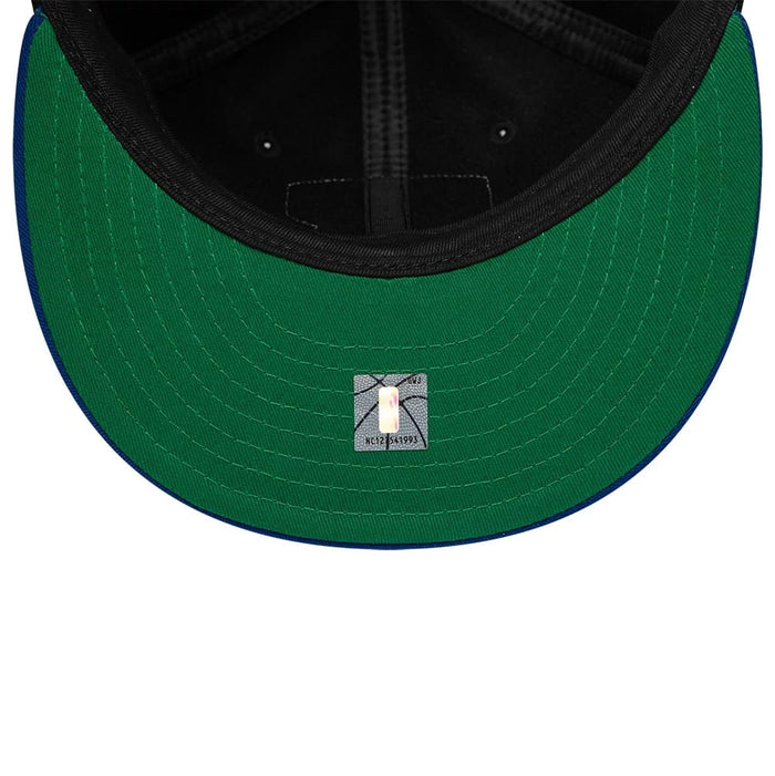 Pictured is this NBA Felt Logo New York Knicks Retro Crown 59FIFTY Fitted cap in dark blue. 2