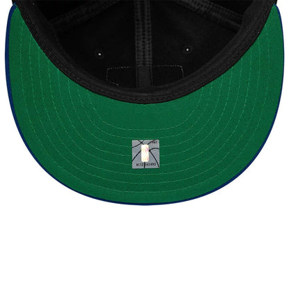 Pictured is this NBA Felt Logo New York Knicks Retro Crown 59FIFTY Fitted cap in dark blue. 2