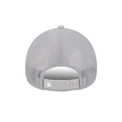 Pictured is this MLB Batting Practice 2026 New York Yankees 9FORTY Apex cap in grey. 2