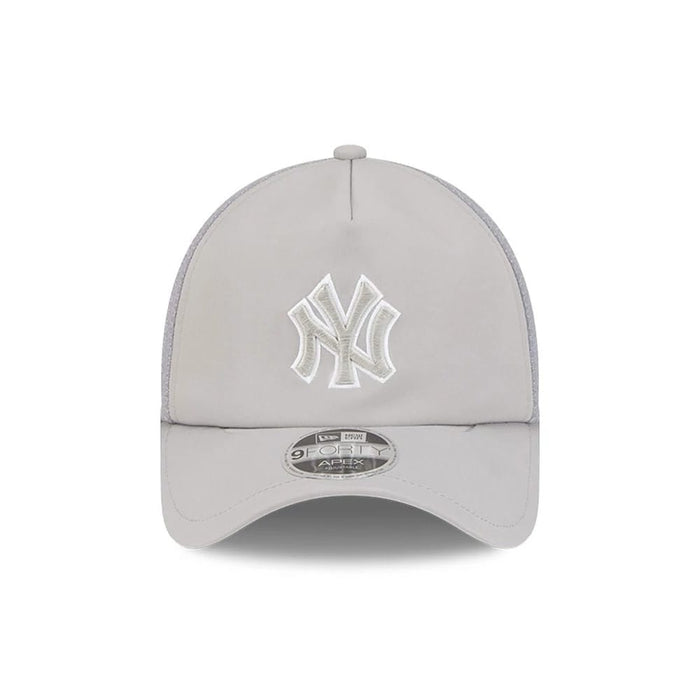 Pictured is this MLB Batting Practice 2026 New York Yankees 9FORTY Apex cap in grey. 3