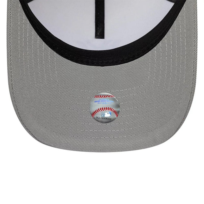 Pictured is this MLB Cooperstown New York Yankees 9FORTY A-Frame cap in white & grey. 7