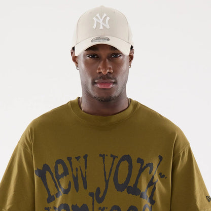 The model is wearing this MLB New York Yankees T-Shirt in Brown. 6