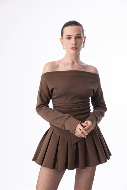 Off shoulder top & pleated mini skort