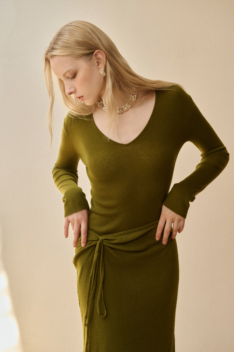 Open back knit top & maxi skirt