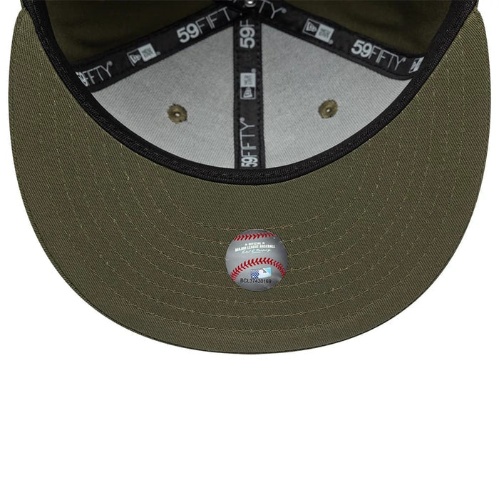 Pictured is this Seattle Mariners MLB Dark Green 59FIFTY Fitted cap. 7