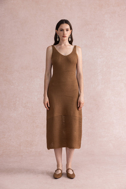 Sleeveless knit dress & shawl