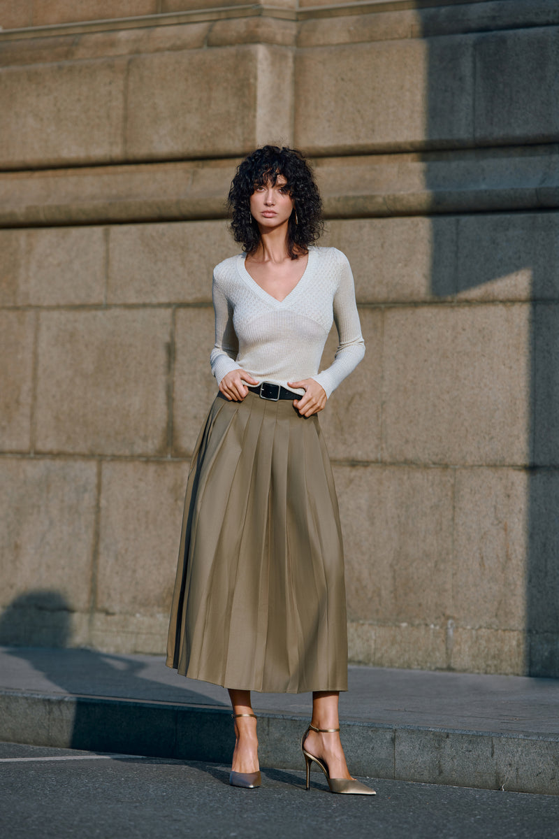 V neck slim fit sweater
