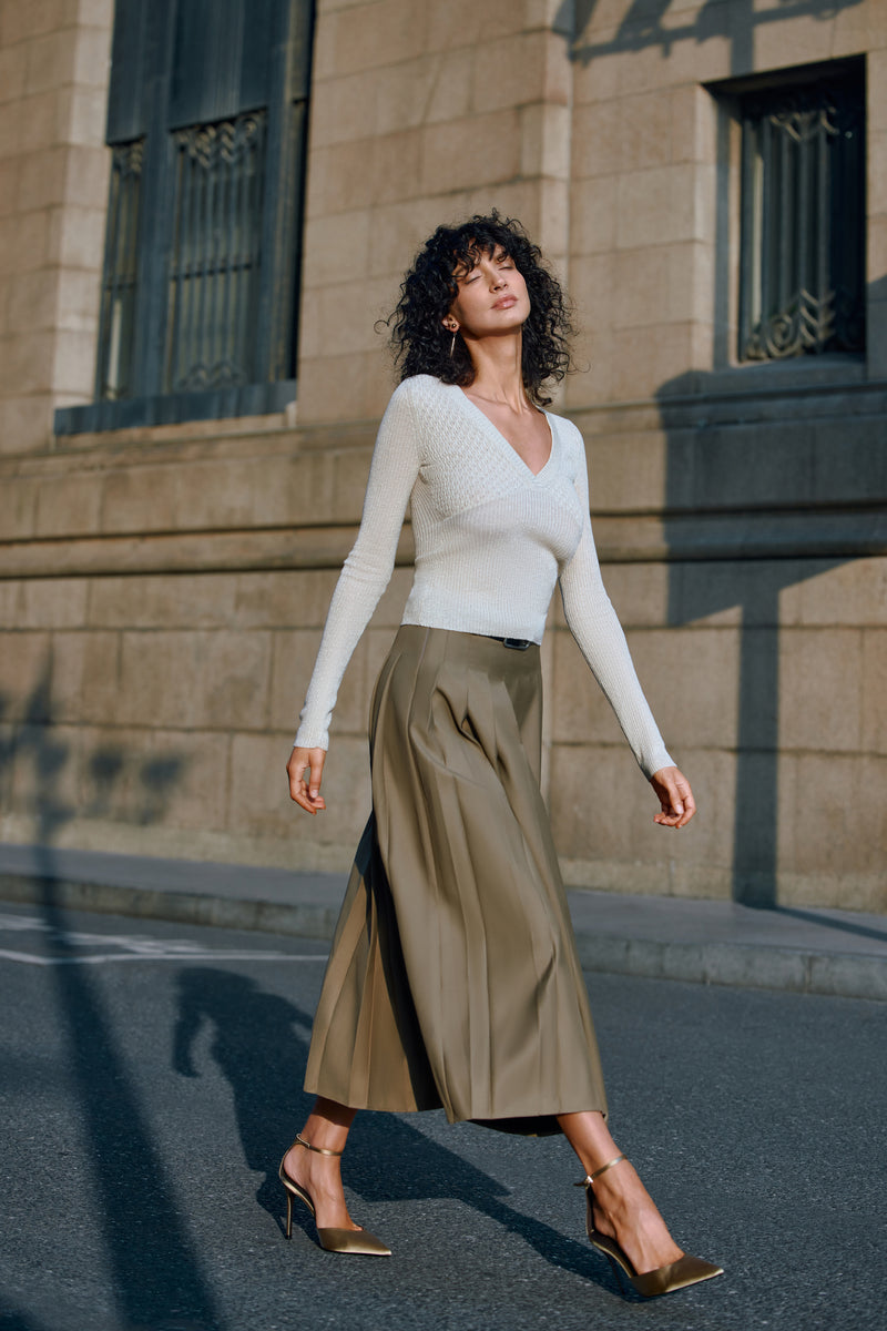 V neck slim fit sweater
