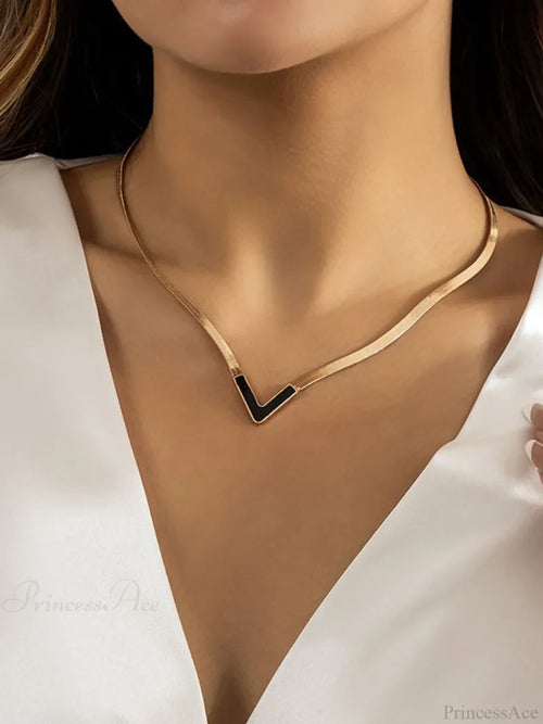 Victoria Charming Necklace Black / One Size Necklaces